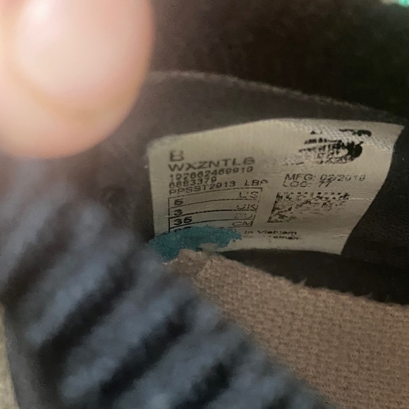 New Balance Women's Black Athletic Sneakers - Picture 4 of 6